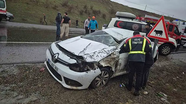 Bingöl'de trafik kazası : 1 ölü 2 yaralı