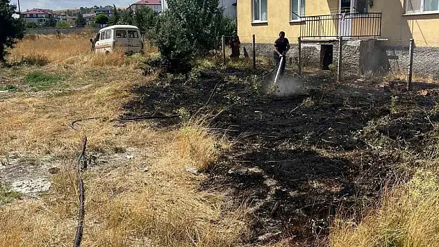 2 köy ve 1 mahallede ot yangını