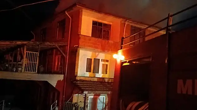 Bolu'da 3 katlı binada yangın çıktı