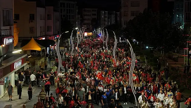 Bolu'da 30 Ağustos Zafer Bayramı fener alayıyla kutlandı