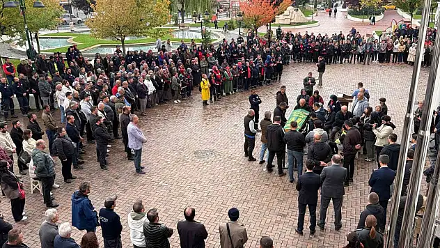 Bolu'da 43 yaşında hayatını kaybeden belediye çalışanına gözyaşlarıyla veda