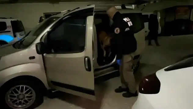 Bolu'da arabaya zulalanmış uyuşturucuyu 'Pako' buldu