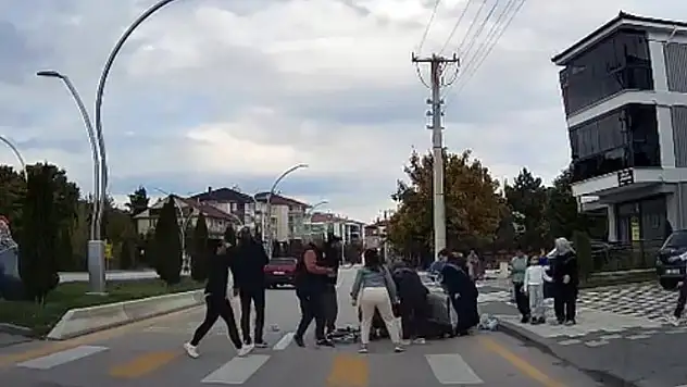Bolu'da bir otomobil yaya geçidinde 4 yaşındaki çocuğa böyle çarptı: O anlar kamerada
