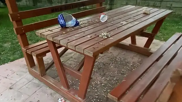 Bolu'da çocuk parkında çöp rezaleti: Vatandaş isyan etti