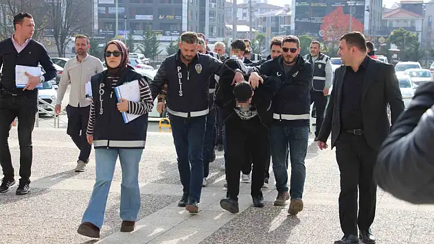 Bolu'da dolandırıcılık operasyonu: 5 şüpheli adliyede
