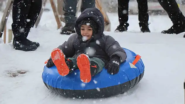 Bolu'da eğitime kar engeli: Okullar 1 gün tatil edildi