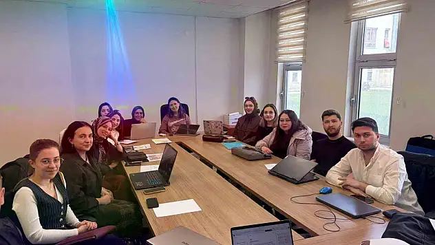 Bolu'da geleceğin iletişimcileri kendi hikayelerini dijitale taşıdı