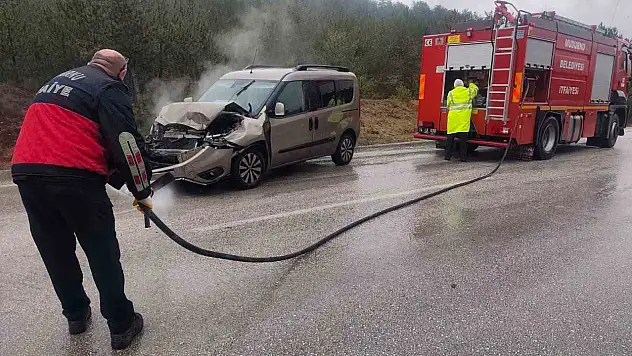 Bolu'da hafif ticari araç ile tır çarpıştı: 1 yaralı