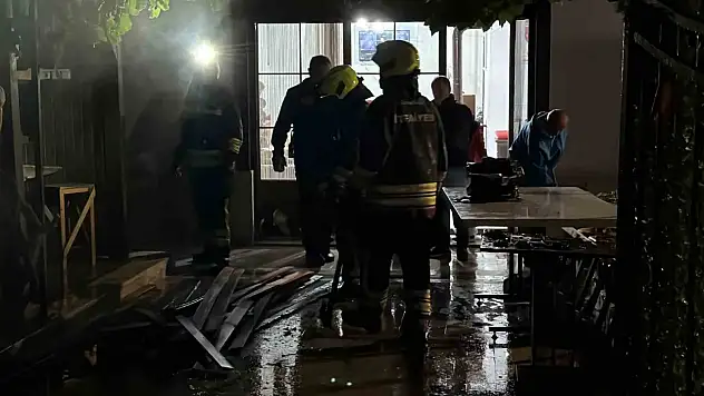 İkiz villanın bahçesinde çıkan yangın korkuttu