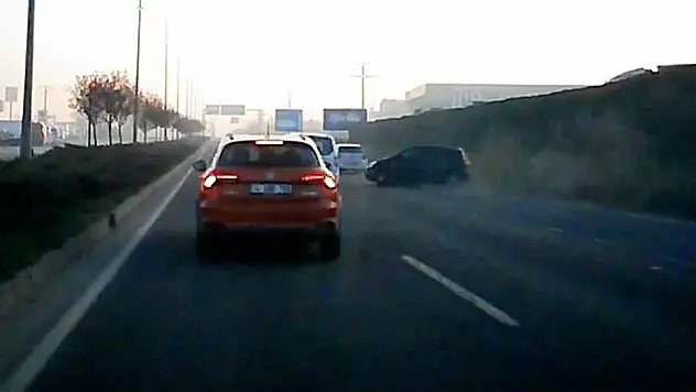 Bolu'da kaza anı güvenlik kamerasında: Makasa giren araç kazaya neden olmuş