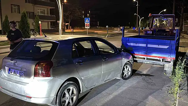 Kontrolden çıkan otomobil römorka çarptı