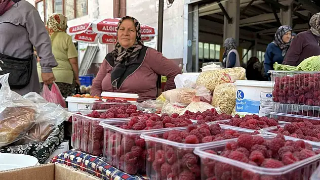 Bolu'da köylüler hem üretiyor hem satıyor