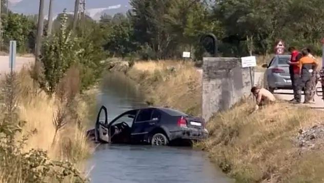 Bolu'da otomobil sulama kanalına uçtu