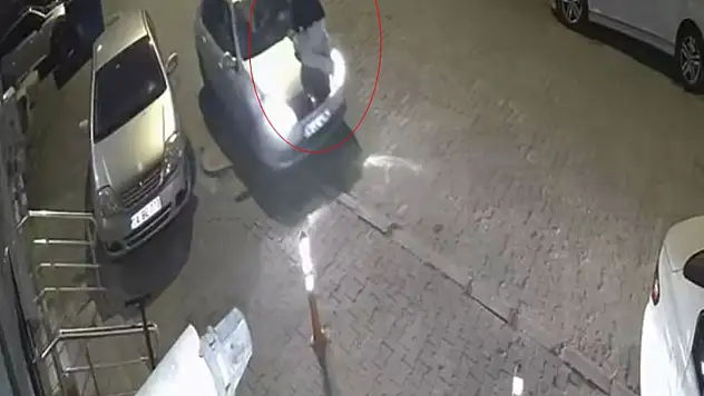 Otomobilin kaputunda yolculuk kamerada