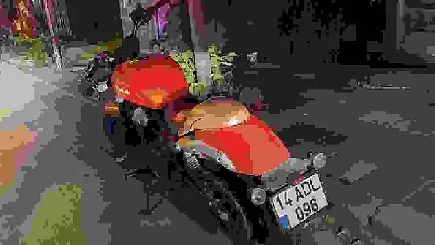 Otomobille çarpışan motosikletli yaralandı
