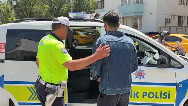 Trafiği kapatıp meşale yakan asker konvoyuna ceza yağdı