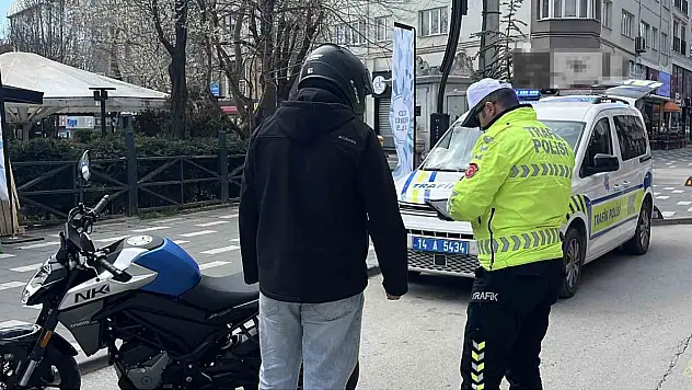 Motosiklet ve halk otobüsleri tek tek durduruldu