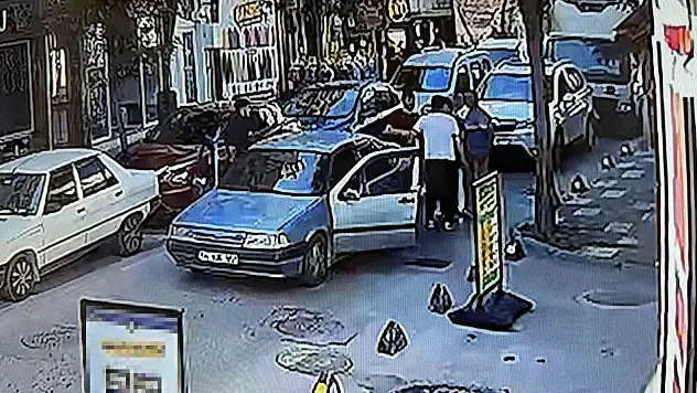 Trafikte 'sinyal verme' tartışması kavgaya dönüştü