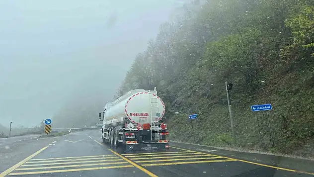 Bolu Dağı'nda hafif kar yağışı ve sis devam ediyor
