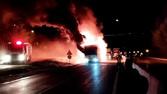 Yolcu otobüsü alev alev yandı