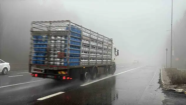 Bolu Dağı'nda sis ve sağanak etkili: Görüş mesafesi 30 metreye düştü