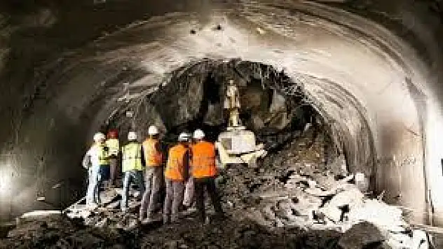 Bolu'daki maden göçüğünde hayatını kaybeden işçiyi çıkarma çalışmaları 26. saatinde sürüyor