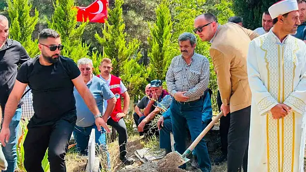 Şehit Ziya Sarpkaya'nın annesi son yolculuğuna uğurlandı