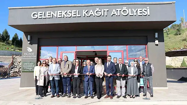 Botanik bahçenin çiçekleri sergisi beğeniye sunuldu