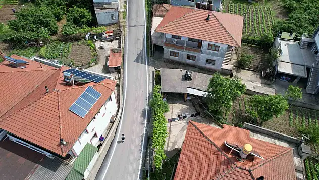 Bu köydeki evler elektrik santrali gibi çalışıyor