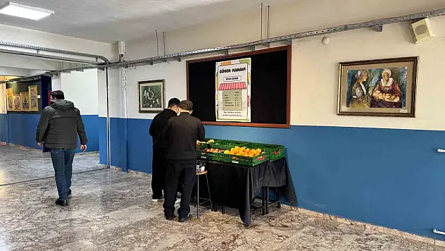 Bu okulda manav var, görevli yok