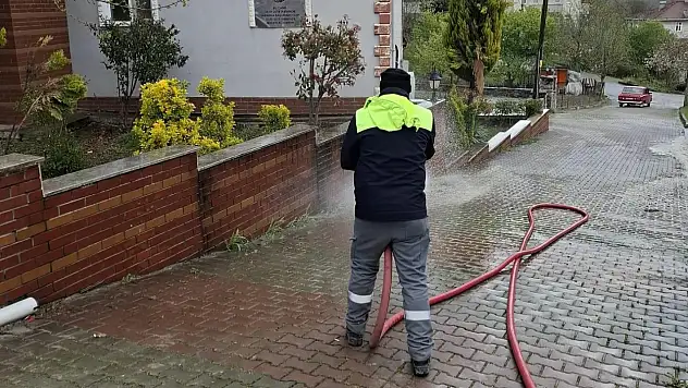 Cami avlularında temizlik çalışması