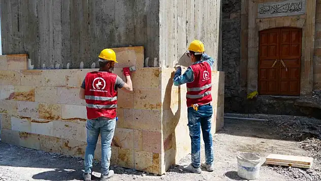 Cedidiye Cami meydanla bütünleşiyor