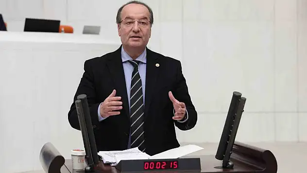 Cevdet Akay'dan Bakan Tekin'e Karabük'teki eğitim sorunlarına ilişkin soru yağmuru