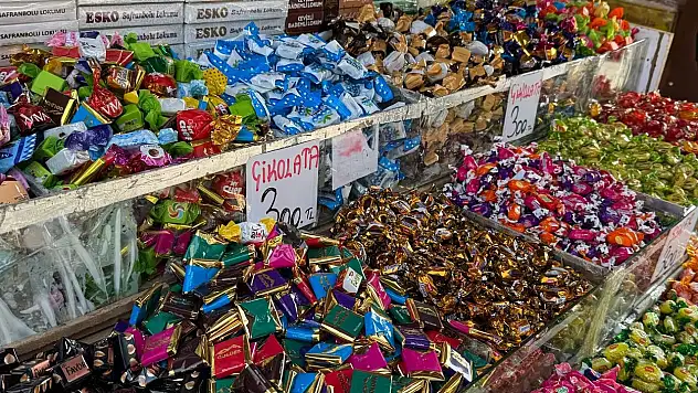Çikolata ve şekerlemeler tezgahları şenlendirdi