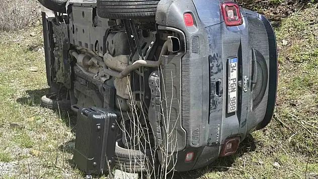 Cip ile hafif ticari araç çarpıştı: 3 yaralı