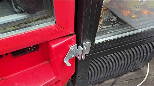 Çocuklar büfenin kilidini çözdü: İşletmeci isyan etti