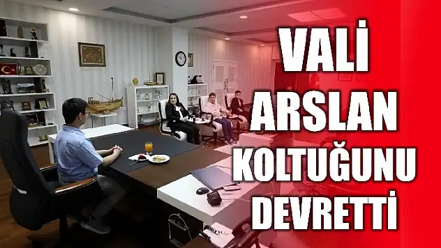 Çocuklar Valilik makamında