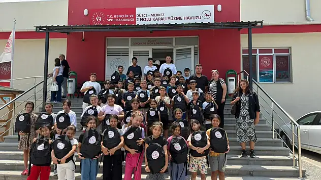 Çocuklara yüzme eğitimi