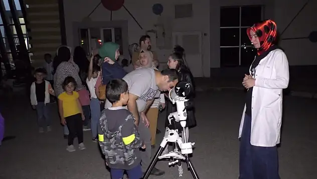 Çocukların gökyüzü gözlem heyecanı