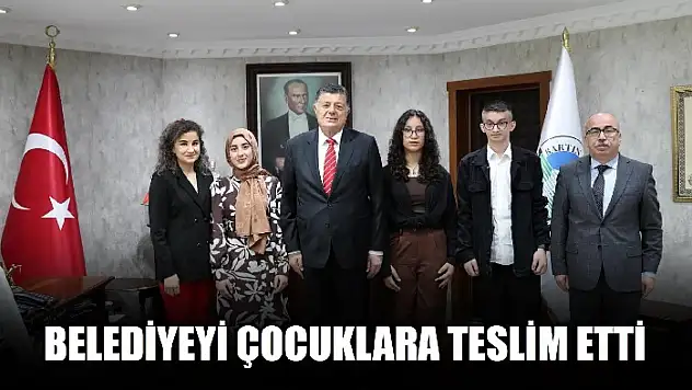 Çocukların gününü kutladı