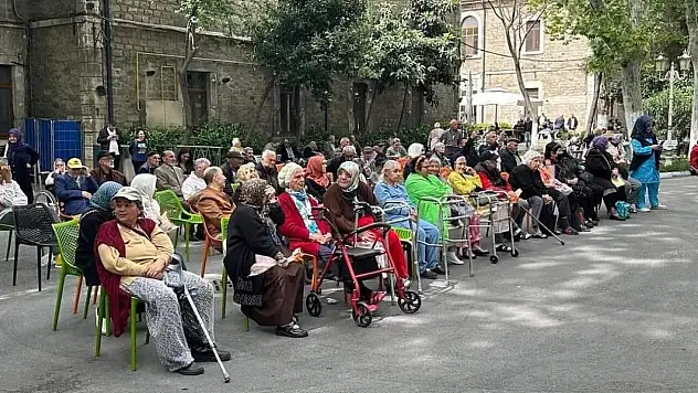 Darülaceze sakinlerine moral oldu