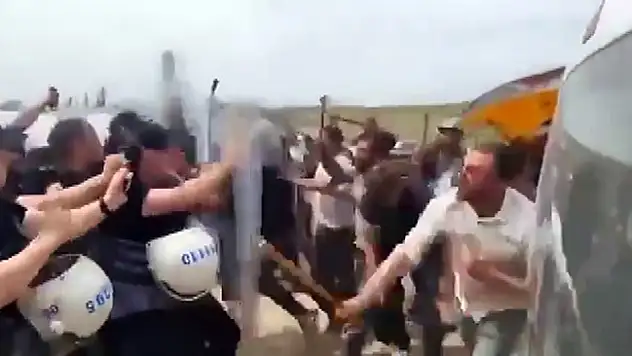Denetim yapılmasına izin vermeyen kurban satıcılarından polise saldırı