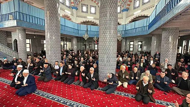 Depremde hayatını kaybedenler anıldı