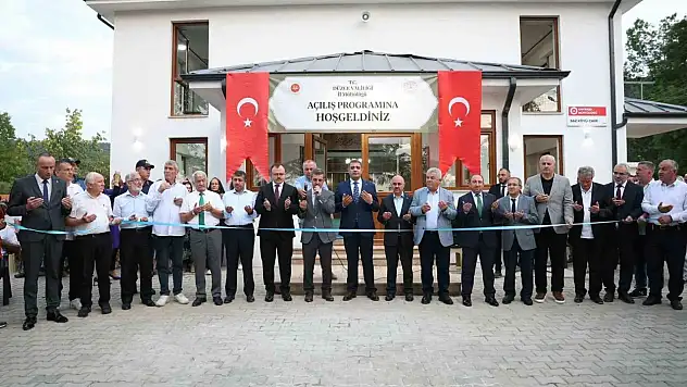 Depremde yıkılan caminin yerine yenisi yapıldı
