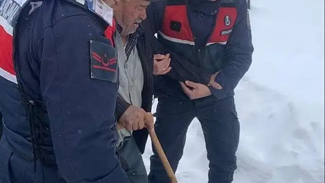 Diyaliz hastasının imdadına jandarma yetişti