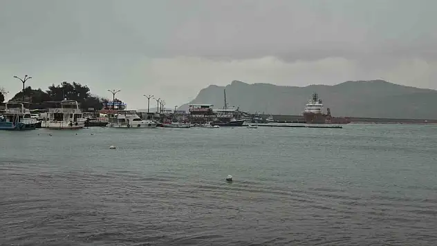 Gemiler Amasra Limanı'na sığındı