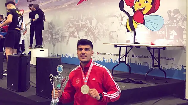 Dünya ikincisi oldu