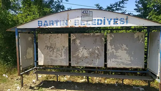 Duraklarda bakım ve onarım çalışması