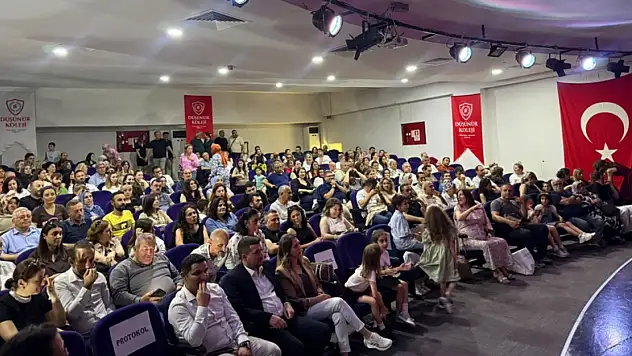 Düşünür Koleji'nden İngilizce Gecesi