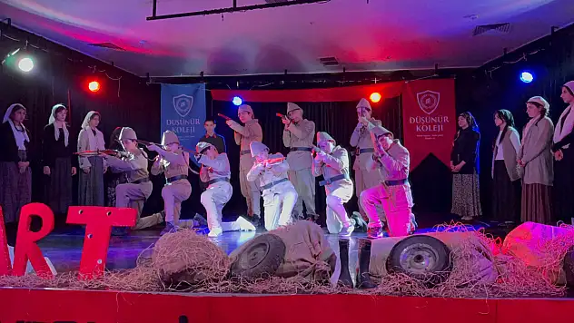 Düşünür Kolejinde Çanakkale'nin kahramanları anıldı
